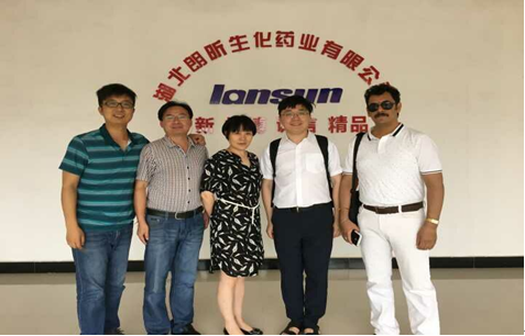 Important Indian businessmen come to visit and inspect the company